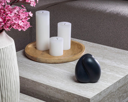 knuffel urn op een salontafel