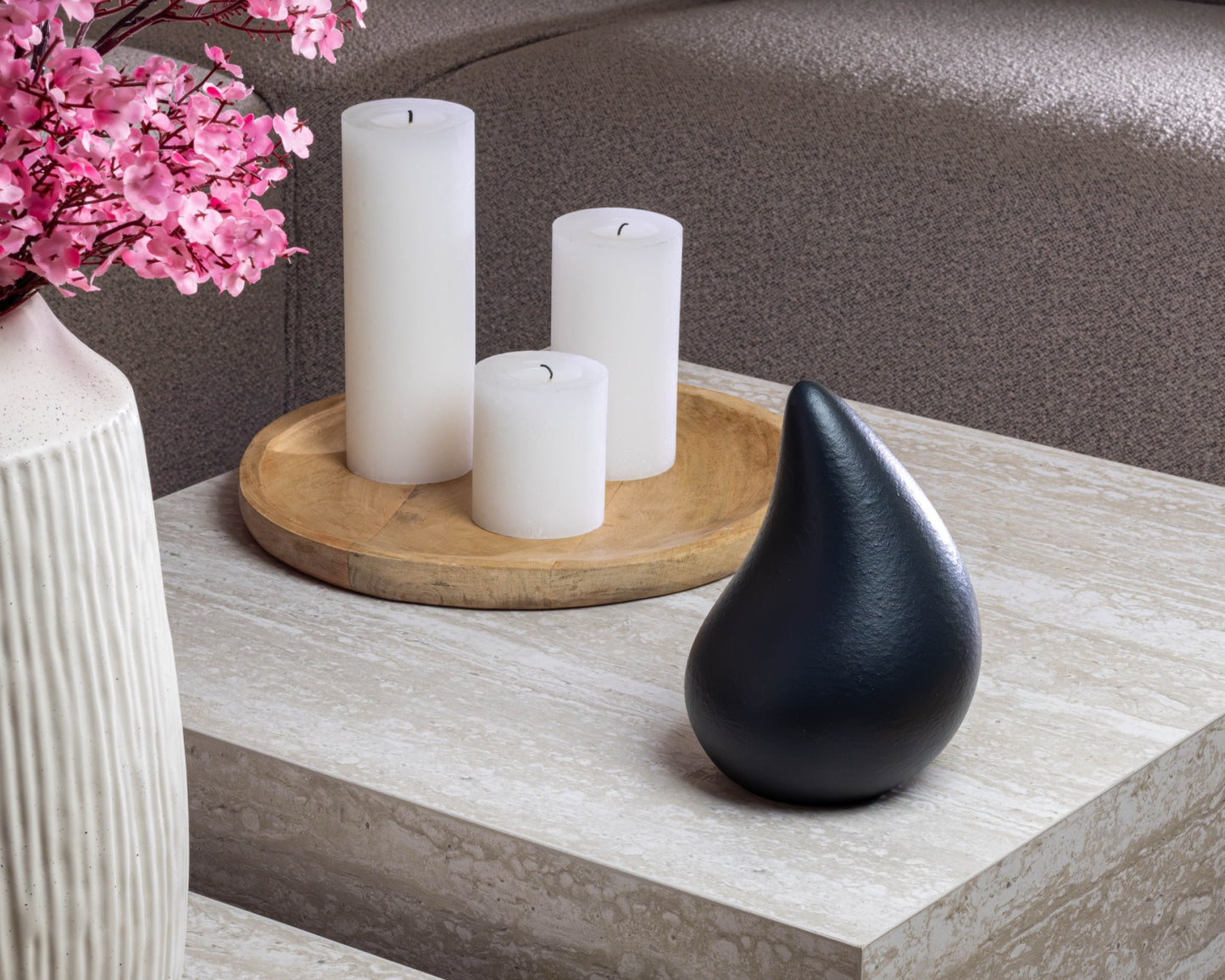 traan urn op een salontafel